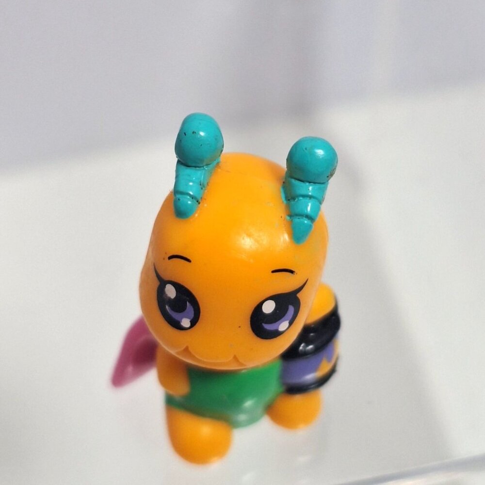 WowWee Lite Sprites Firefly Pet With Lantern 1.25" Accessory Bug - Picture 3 of 10